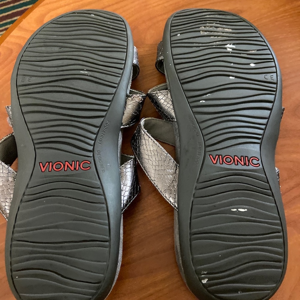 Vionic Adjustable Size 10 Sandals - image 4